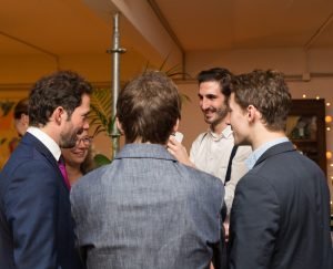 Romain Maillard magicien close up et mentalisme illusionniste france entreprise professionnel