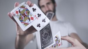 Romain Maillard magicien close up et mentalisme paris illusionniste france mentaliste vannesnes