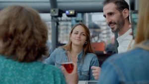 Romain Maillard, magicien mentaliste professionnel en close-up lors d’un séminaire à Quimper en Bretagne.