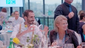 Romain Maillard, magicien mentaliste professionnel en close-up lors d’un séminaire à Brest en Bretagne.